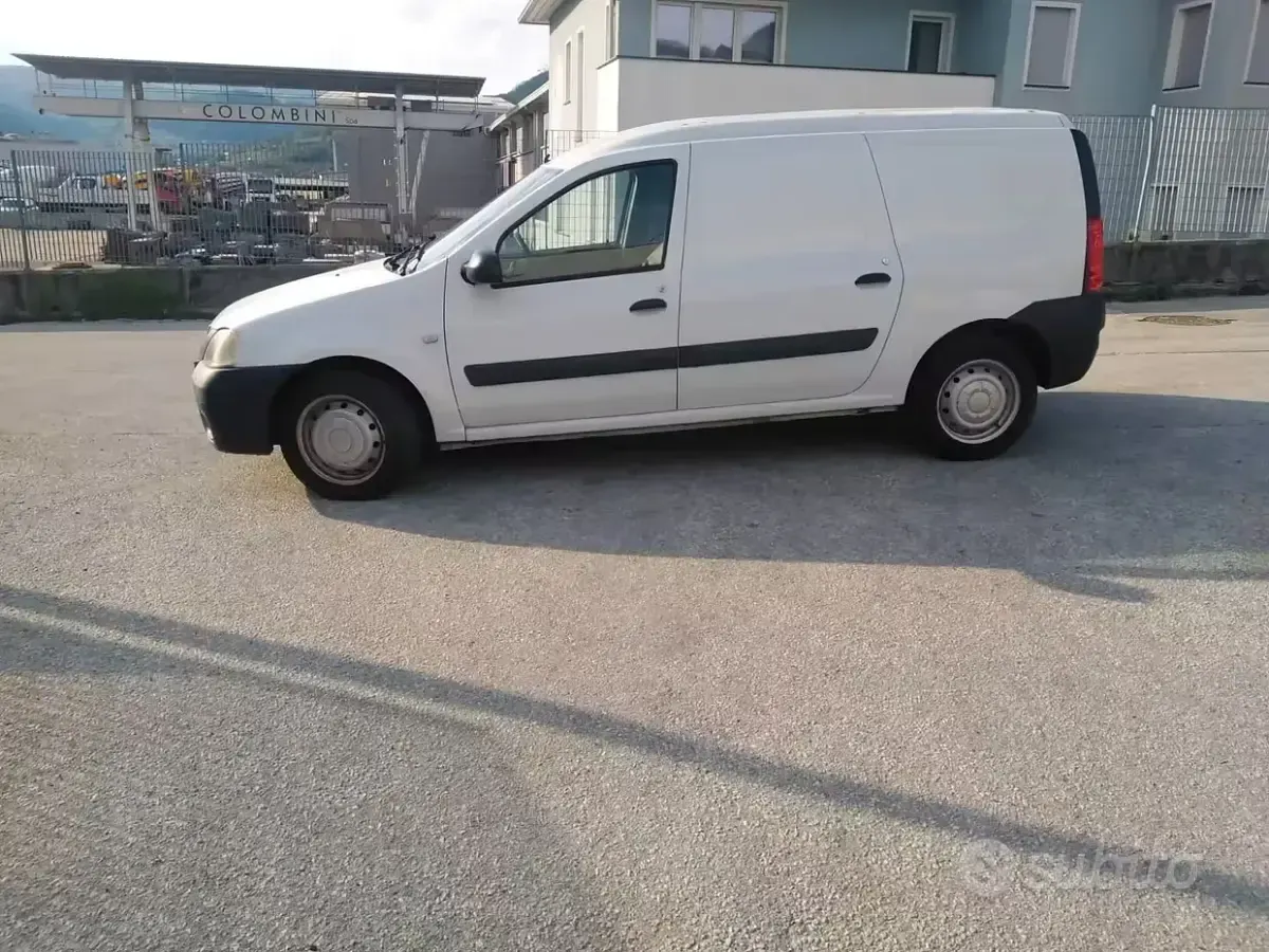 Usata Dacia Logan 84 CV (61 kW) 2012 Bianco Monovolume