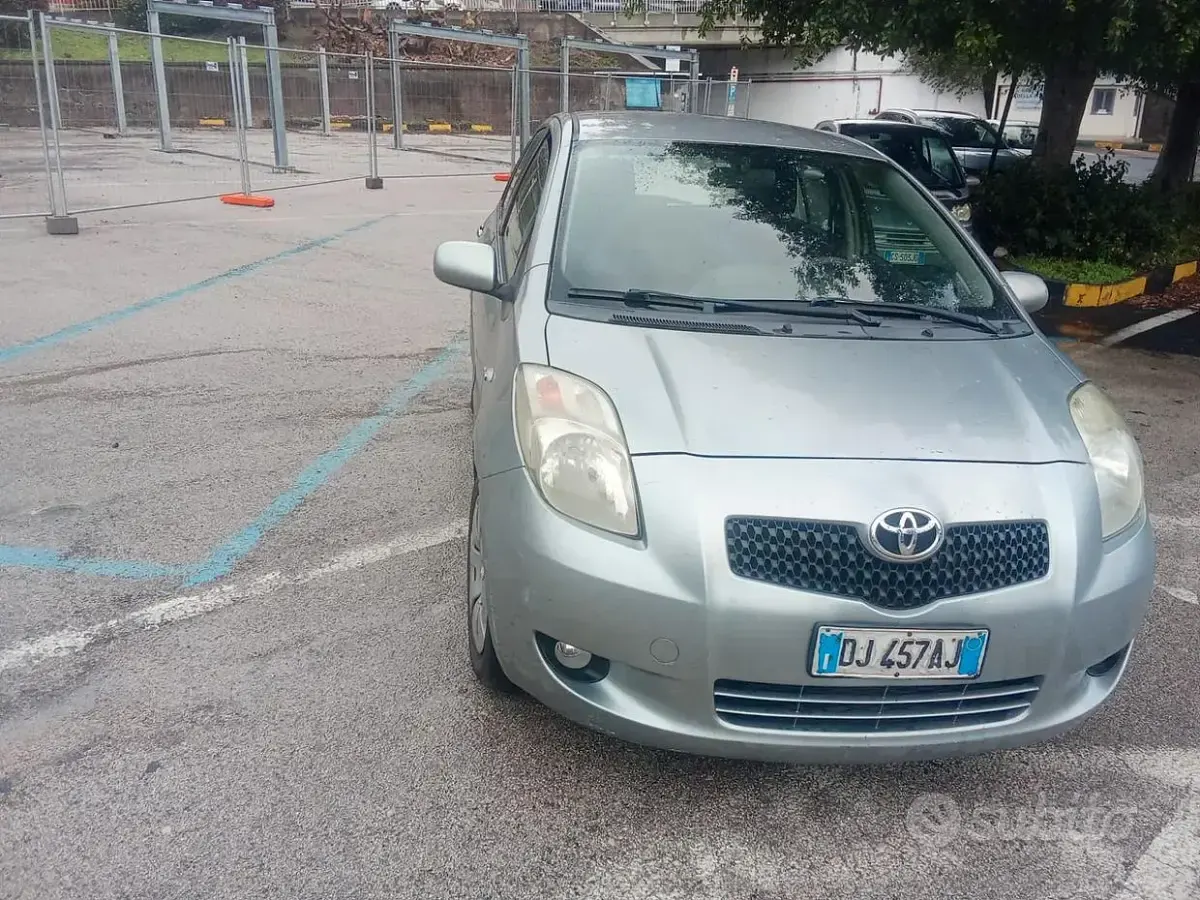 Usata Toyota Yaris 90 CV (66 kW) 2007 Utilitaria
