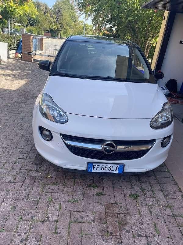 Usata Opel Adam Glam 87 CV (63 kW) 2017 Utilitaria