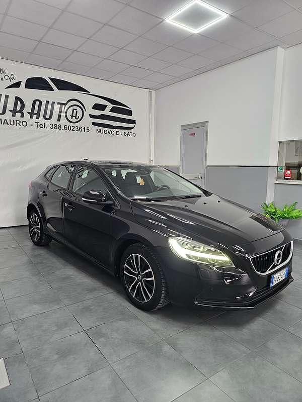 Usata Volvo V40 R-Design 120 CV (88 kW) 2019 Nero Berlina