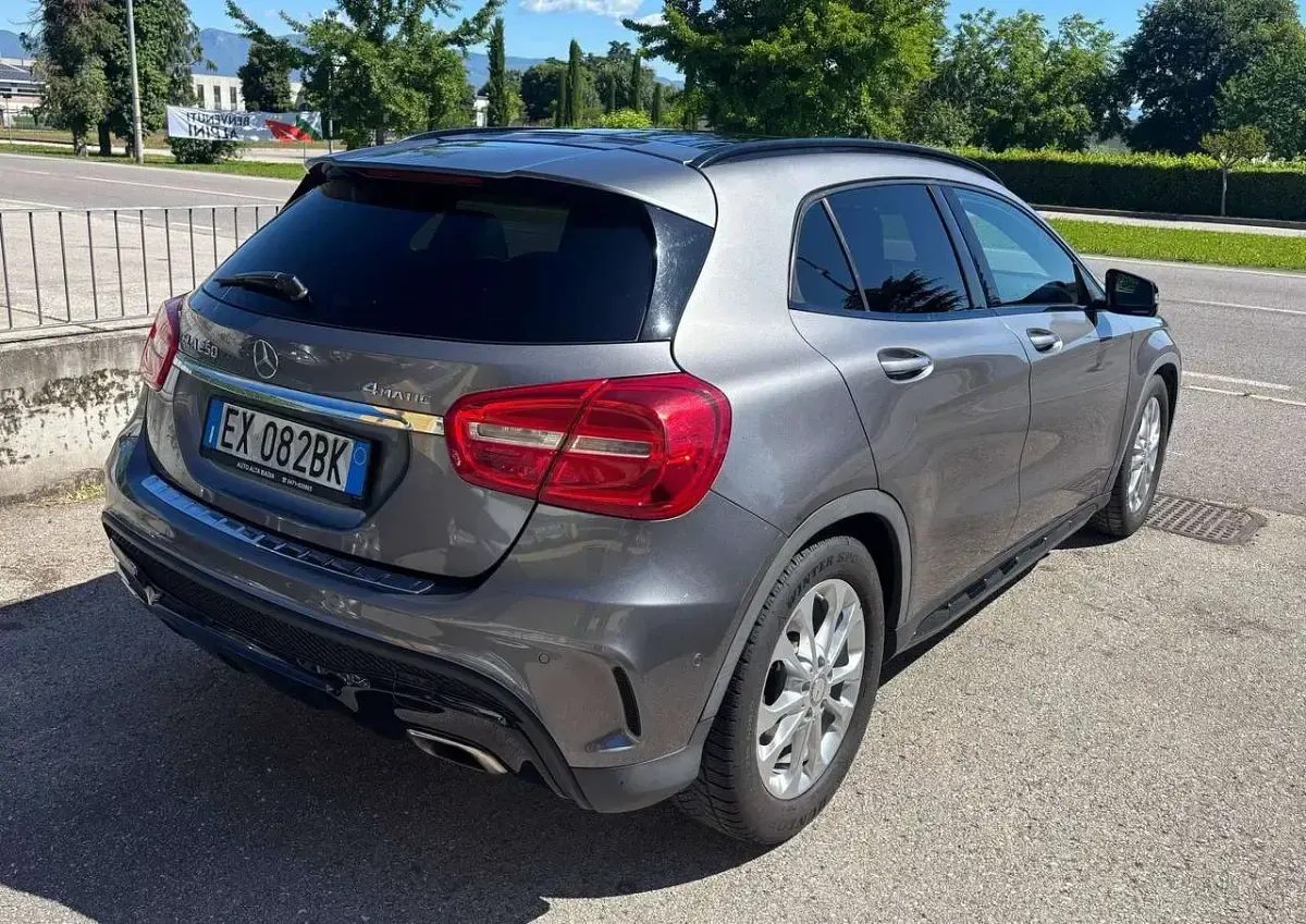 Usata Mercedes GLA250 211 CV (155 kW) 2014 Grigio SUV