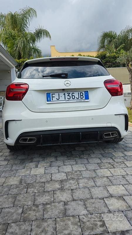 Usata Mercedes A180 Premium 109 CV (80 kW) 2017 Bianco Utilitaria