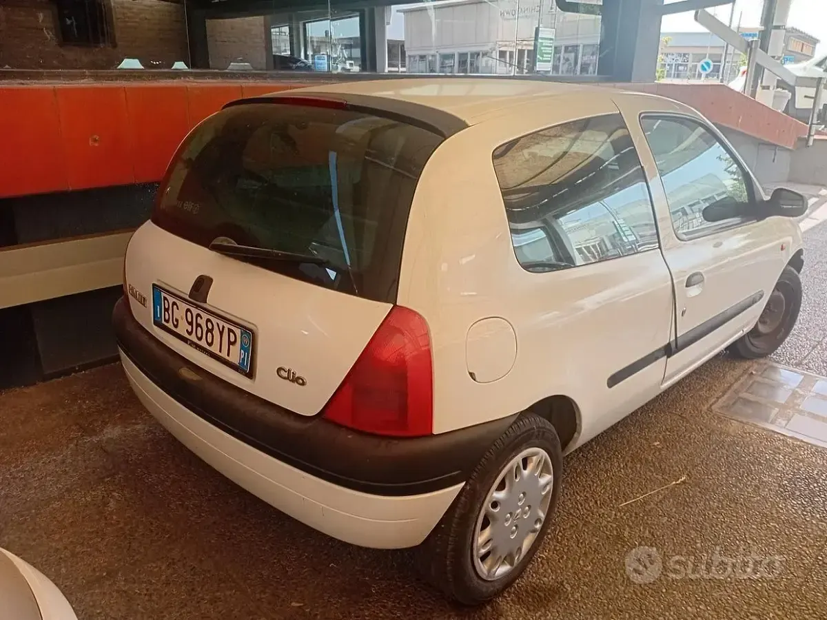 Usata Renault Clio 58 CV (42 kW) 1999 Bianco Berlina