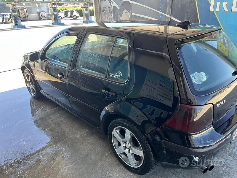 Usata VW Golf IV 90 CV (66 kW) 2002 Nero Berlina