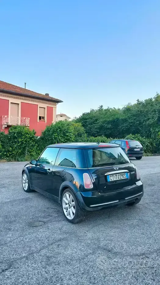 Usata Mini Cooper 116 CV (85 kW) 2005 Nero Utilitaria