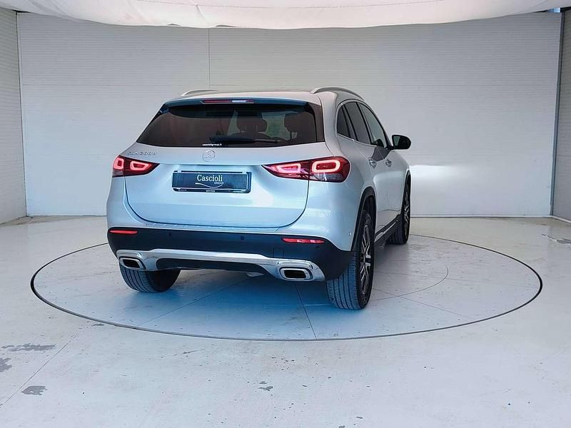 Usata Mercedes GLA200 150 CV (110 kW) 2023 Argento hightech SUV