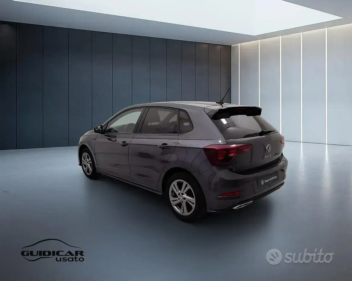 Usata VW Polo R-line 95 CV (69 kW) 2023 Grigio Utilitaria