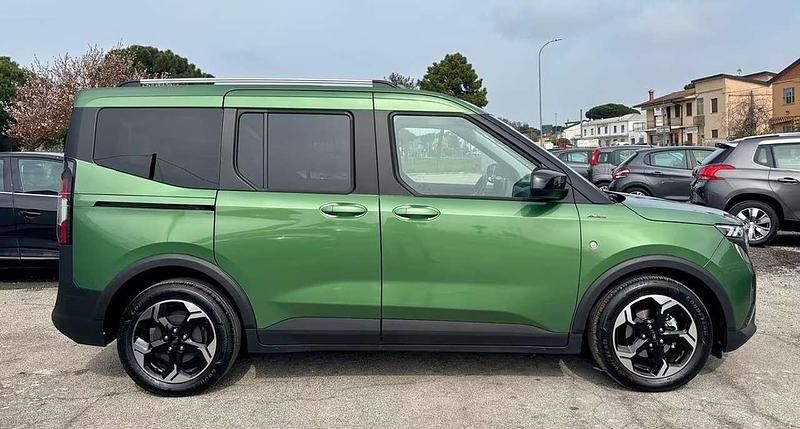 Usata Ford Tourneo Titanium 125 CV (91 kW) 2024 Verde Furgone