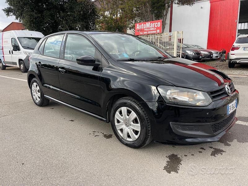 Nero Usata 2014 VW Polo Comfortline Due volumi | 4900 € (Buon prezzo) - Immagine 1/4