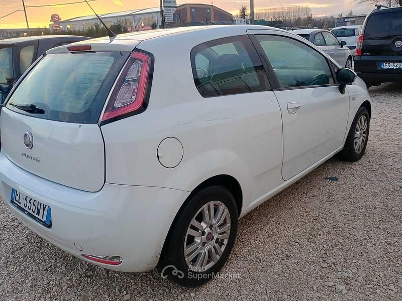Usata Fiat Punto 95 CV (69 kW) 2012 Utilitaria