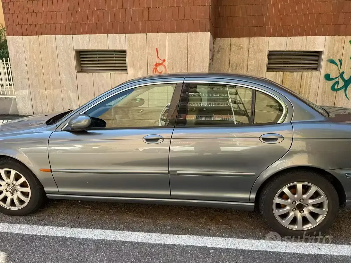 Usata Jaguar X-type 156 CV (114 kW) 2003 Grigio Berlina