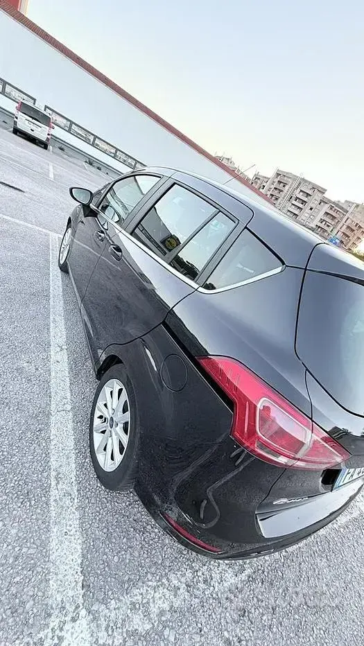 Usata Ford B-MAX 100 CV (73 kW) 2015 Nero Monovolume