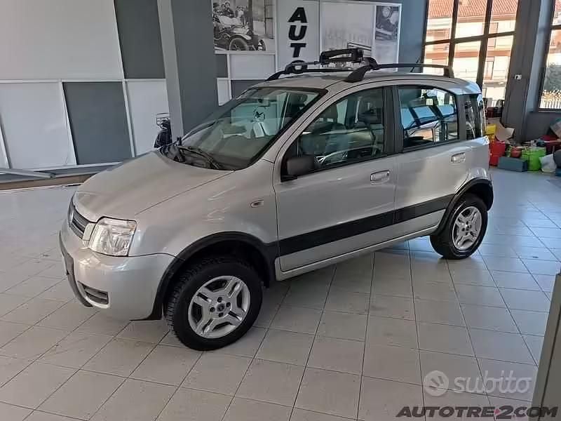 Usata Fiat Panda 4x4 Climbing 69 CV (50 kW) 2007 Grigio Utilitaria