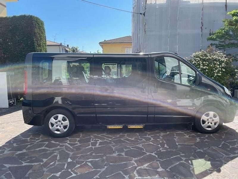 Usata Opel Vivaro 140 CV (102 kW) 2007 Nero Monovolume