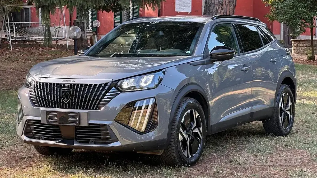 Usata Peugeot 2008 Allure 131 CV (96 kW) 2023 Grigio SUV