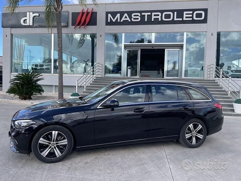 Usado Mercedes C220 Business 197 CV (144 kW) 2023 Negro Familiar