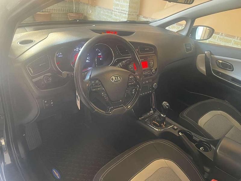 Begagnad Kia Ceed 99 HK (72 kW) 2013 Halvkombi