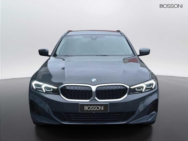 Usata BMW 320e 190 CV (139 kW) 2023 Grigio Station wagon