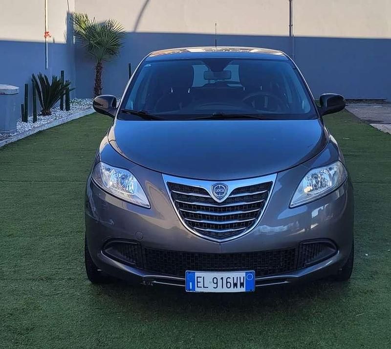 Usata Lancia Ypsilon 77 CV (56 kW) 2012 Utilitaria