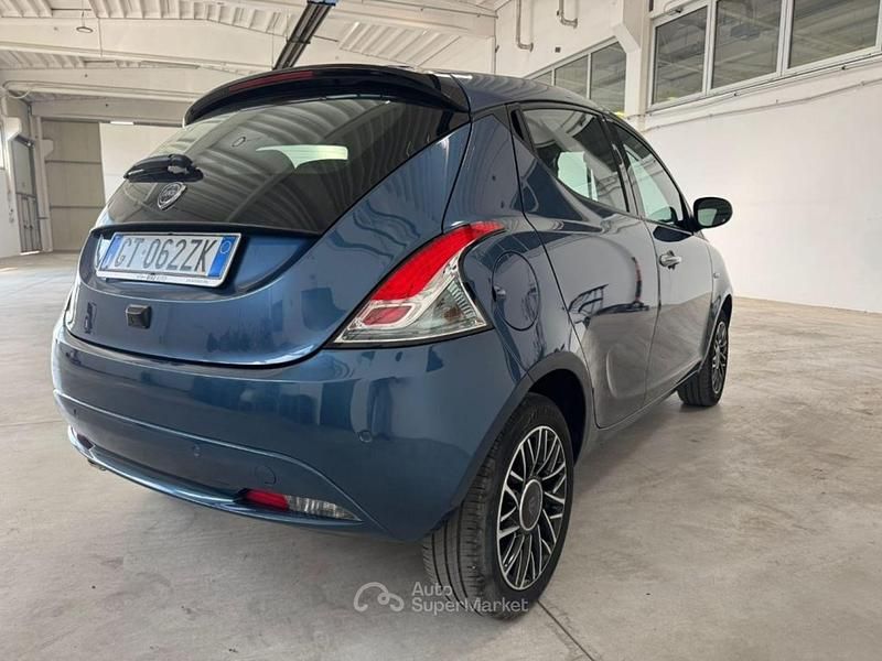 Usata Lancia Ypsilon Gold 70 CV (51 kW) 2024 Blu Utilitaria