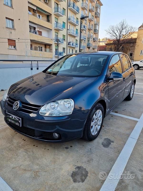 Usata VW Golf IV Comfortline 102 CV (75 kW) 2005 Grigio Berlina