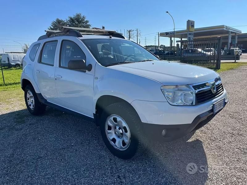 Usata Dacia Duster Lauréate 90 CV (66 kW) 2012 Bianco SUV