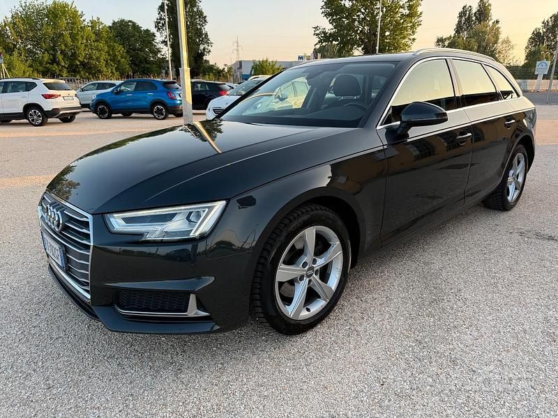 Begagnad Audi A4 S-Line 150 HK (110 kW) 2019 Svart Kombi