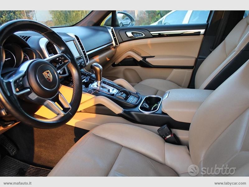 Usata Porsche Cayenne Platinum Edition 262 CV (192 kW) 2016 Grigio SUV