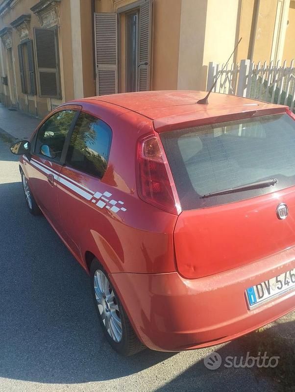 Usata Fiat Grande Punto 75 CV (55 kW) 2008 Rosso Utilitaria