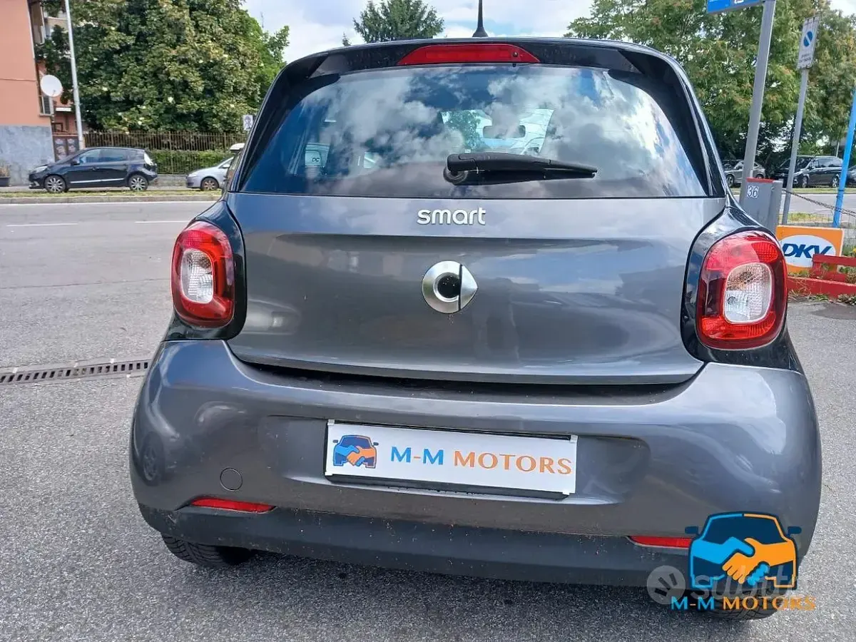 Usata Smart ForFour 71 CV (52 kW) 2016 Grigio Utilitaria