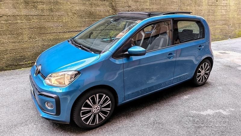 Usata VW up! high up! 90 CV (66 kW) 2017 Blu Utilitaria