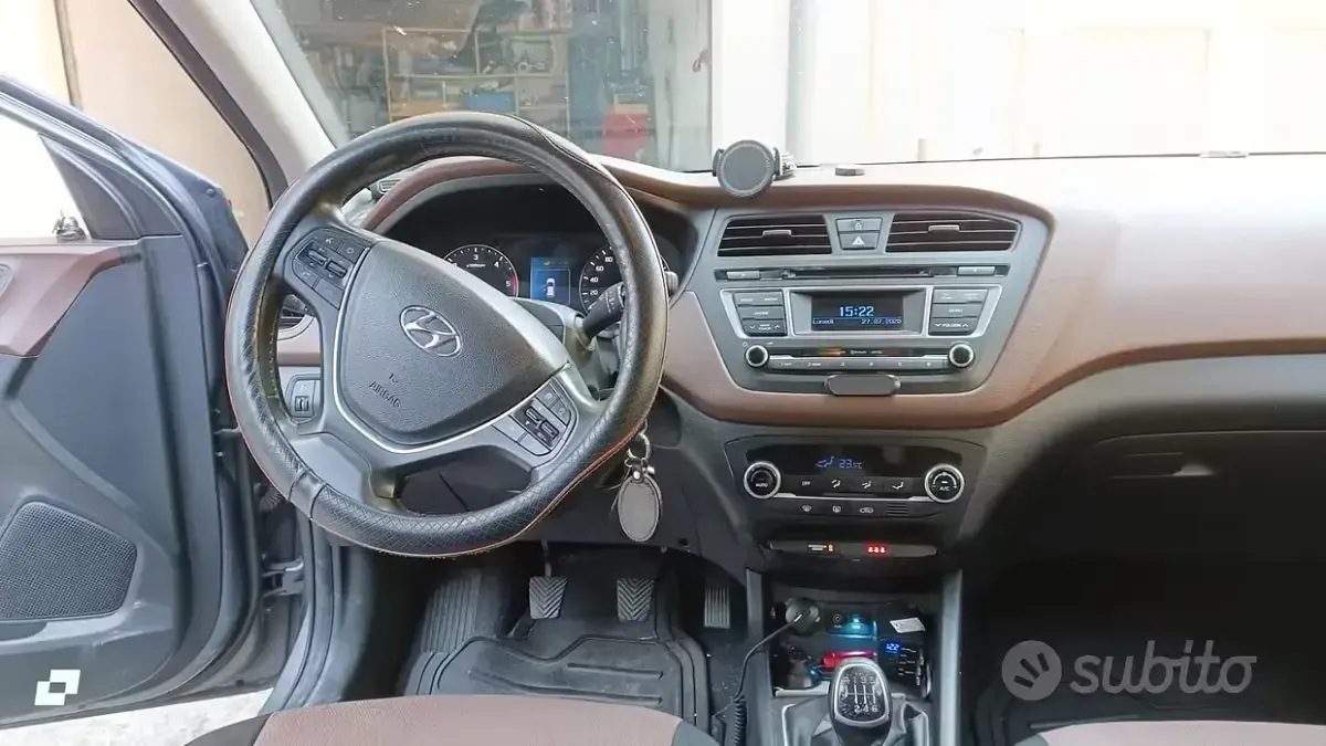 Usata Hyundai i20 75 CV (55 kW) 2015 Grigio Berlina