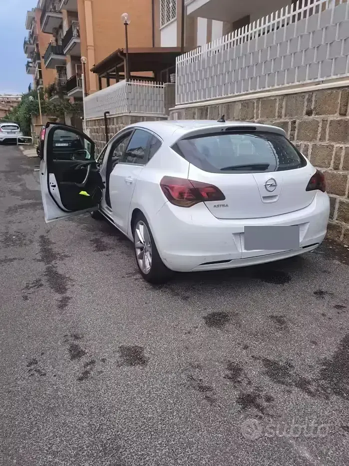 Usata Opel Astra Cosmo 115 CV (84 kW) 2010 Bianco Berlina
