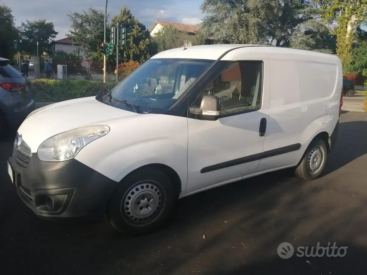 Usata Opel Combo 105 CV (77 kW) 2015 Bianco Monovolume