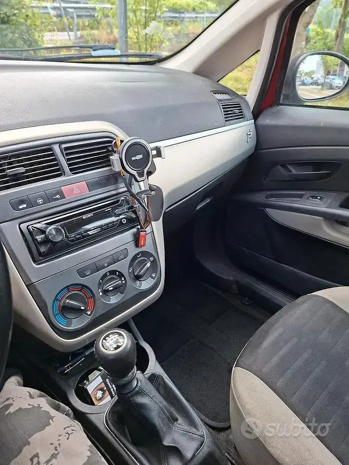 Usata Fiat Grande Punto 65 CV (47 kW) 2006 Rosso Utilitaria