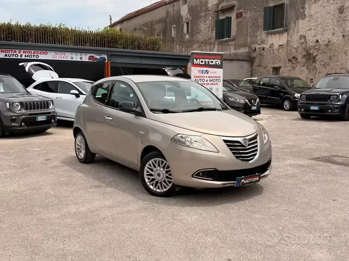 Usata Lancia Ypsilon Gold 69 CV (50 kW) 2014 Marrone Utilitaria