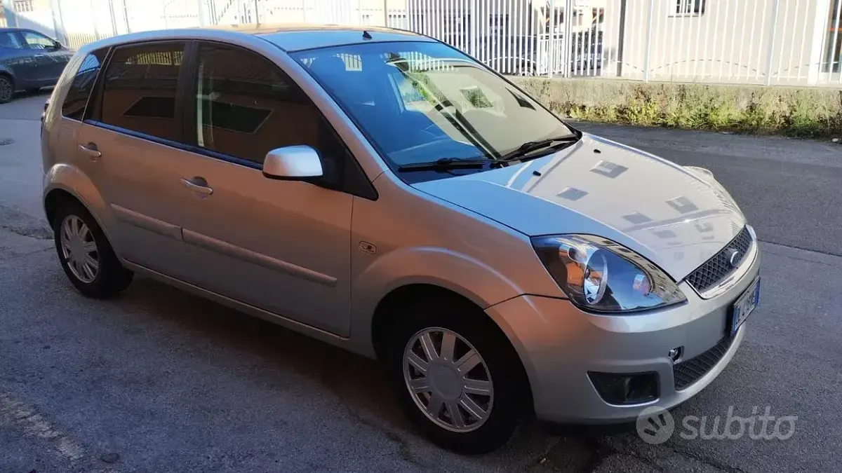 Usata Ford Fiesta 70 CV (51 kW) 2007 Utilitaria