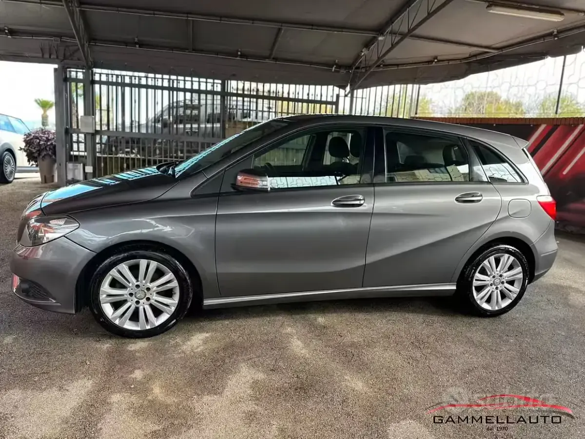 Usata Mercedes B160 Executive 90 CV (66 kW) 2014 Grigio Utilitaria