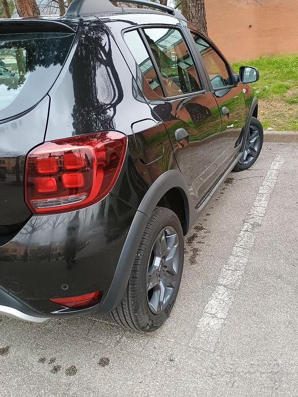 Usata Dacia Sandero 90 CV (66 kW) 2017 Nero SUV