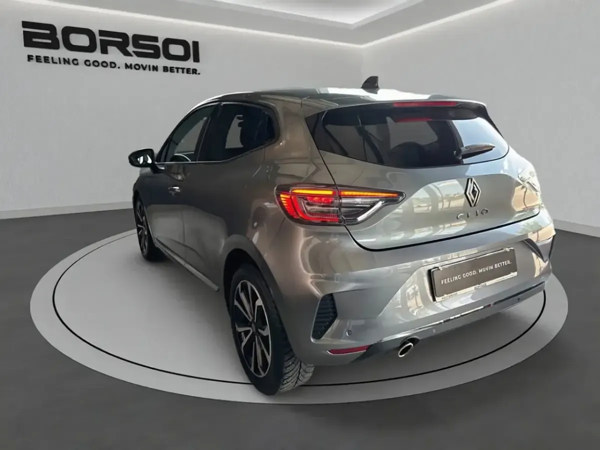 Usata Renault Clio V Techno 91 CV (66 kW) 2025 Grigio scisto Berlina