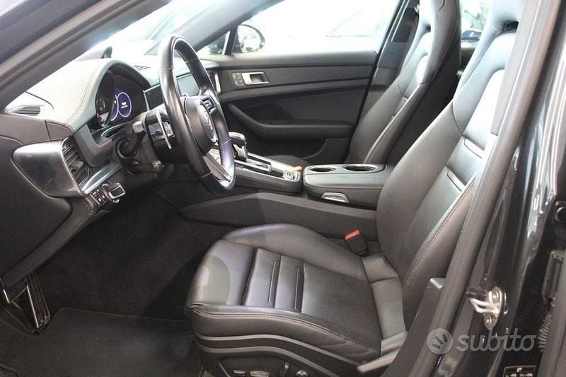 Usata Porsche Panamera 440 CV (323 kW) 2022 Grigio Berlina