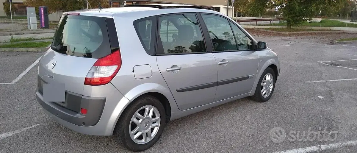 Usata Renault Scénic II Exception 135 CV (99 kW) 2005 Grigio Monovolume