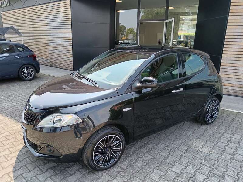 Usata Lancia Ypsilon Gold 69 CV (50 kW) 2023 Nero Utilitaria