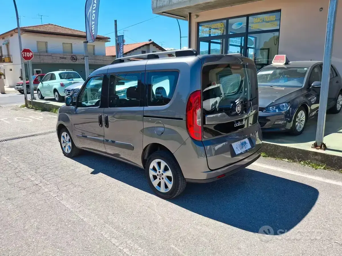 Usata Fiat Doblò 105 CV (77 kW) 2015 Grigio Monovolume
