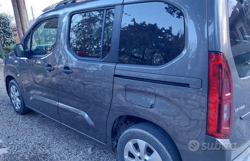Usata Opel Combo Elegance 131 CV (96 kW) 2022 Grigio Monovolume