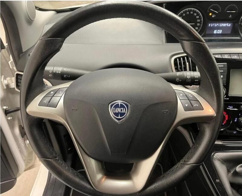 Usata Lancia Ypsilon Gold 69 CV (50 kW) 2020 Bianco Utilitaria