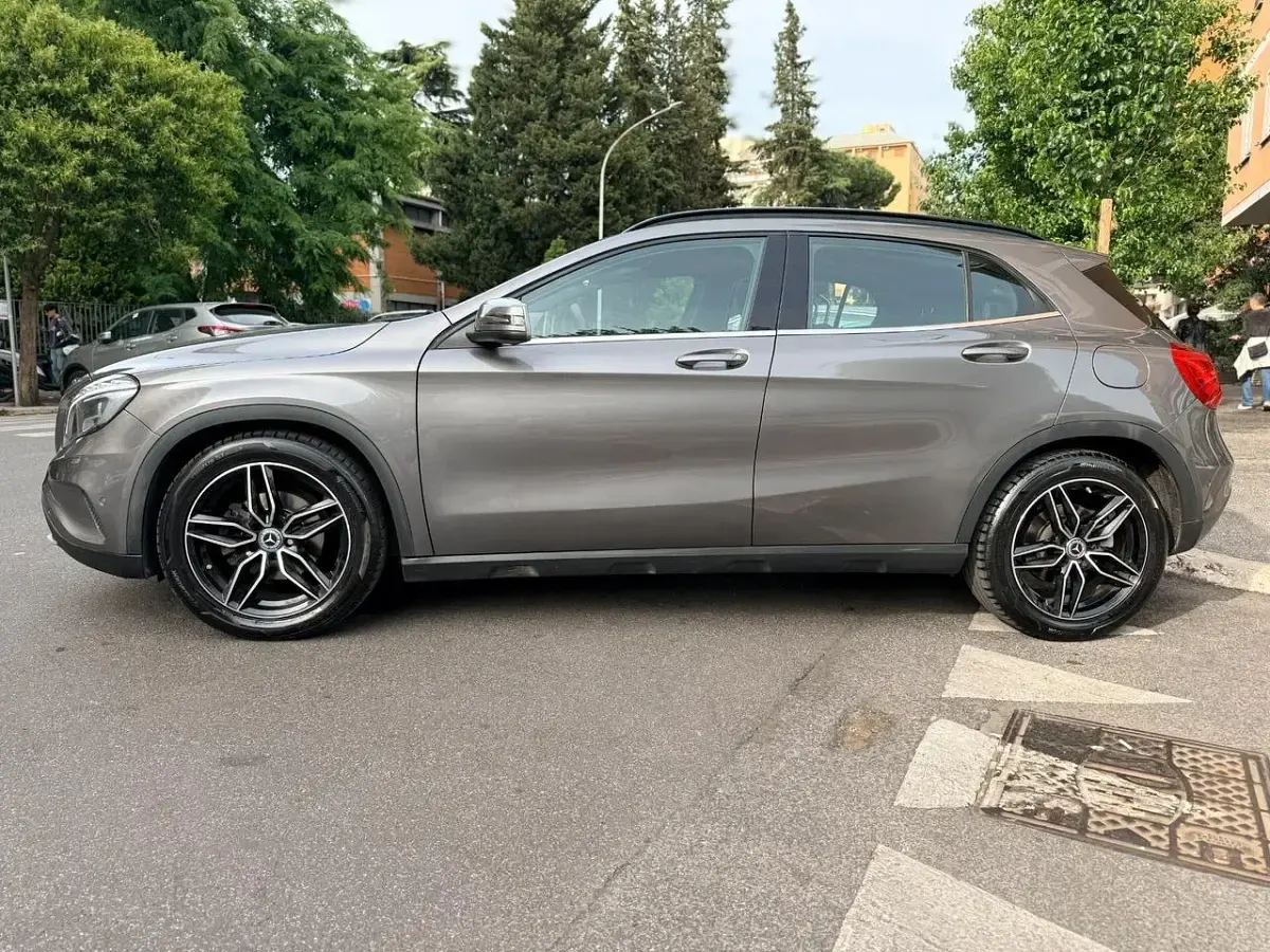 Gebraucht Mercedes GLA220 177 PS (130 kW) 2016 Grau SUV
