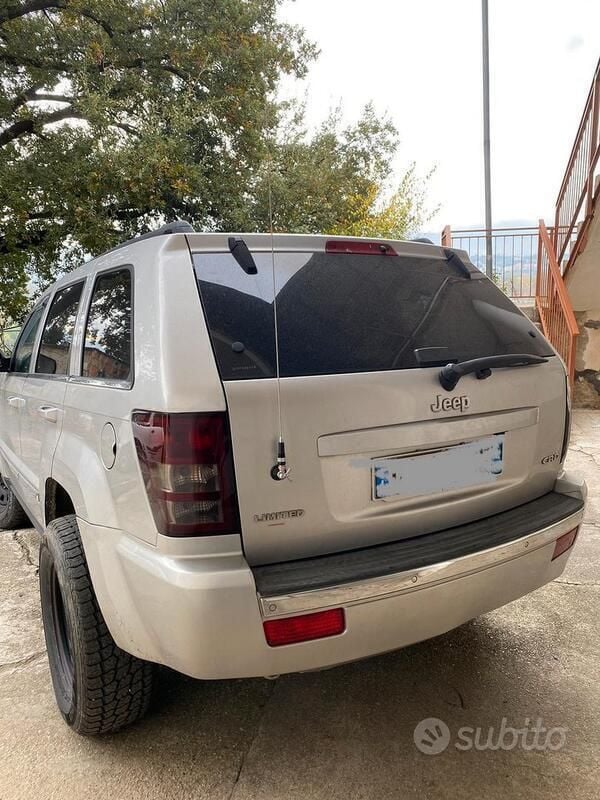 Usata Jeep Grand Cherokee 217 CV (159 kW) 2006 Grigio SUV
