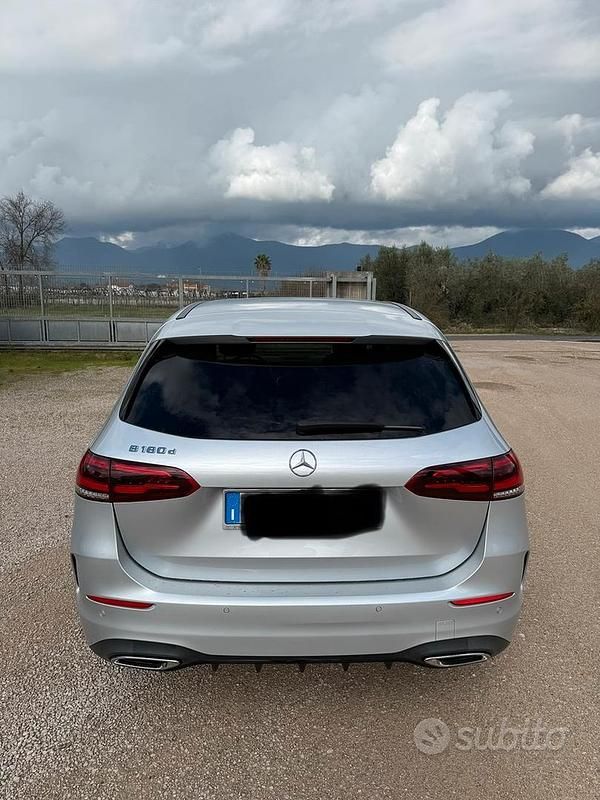 Usata Mercedes B180 Premium 116 CV (85 kW) 2022 Grigio Monovolume