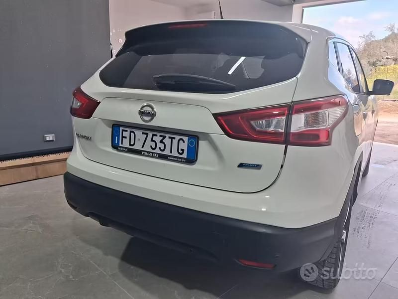 Usata Nissan Qashqai Tekna 110 CV (80 kW) 2016 Bianco SUV